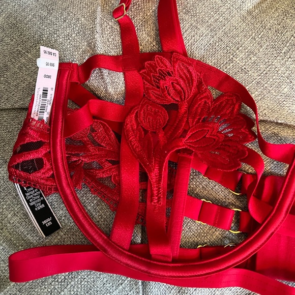 VS Luxe Banded Balconette Bra - Picture 5 of 14